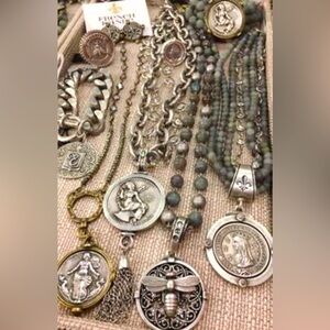 ⚜️1 LB Pendant & Charm Jewelry Lot⚜️